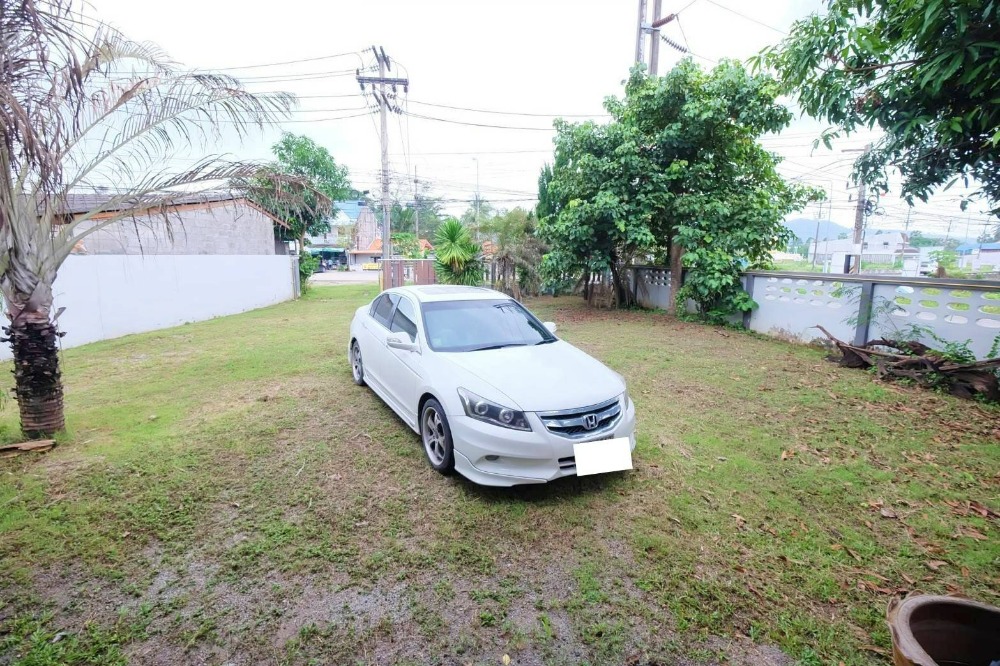 For SaleLandNakhon Si Thammarat : Land for sale, beautiful plot, next to the road reclamation, with a house fence, near Khanom beach, City Pillar Shrine, near Chedi Ai Khai Temple, Khanom District, Nakhon Si Thammarat