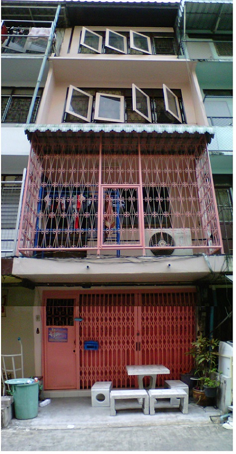 For SaleShop HouseRamkhamhaeng, Hua Mak : Cheap sale, Ramkhamhaeng University dormitory, opposite the Book Center, Ramkhamhaeng University, very good location, Orange Line BTS