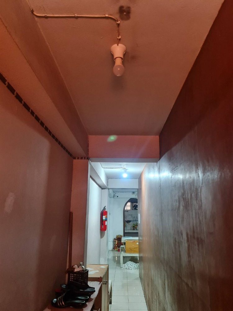 For SaleShop HouseRamkhamhaeng, Hua Mak : Cheap sale, Ramkhamhaeng University dormitory, opposite the Book Center, Ramkhamhaeng University, very good location, Orange Line BTS