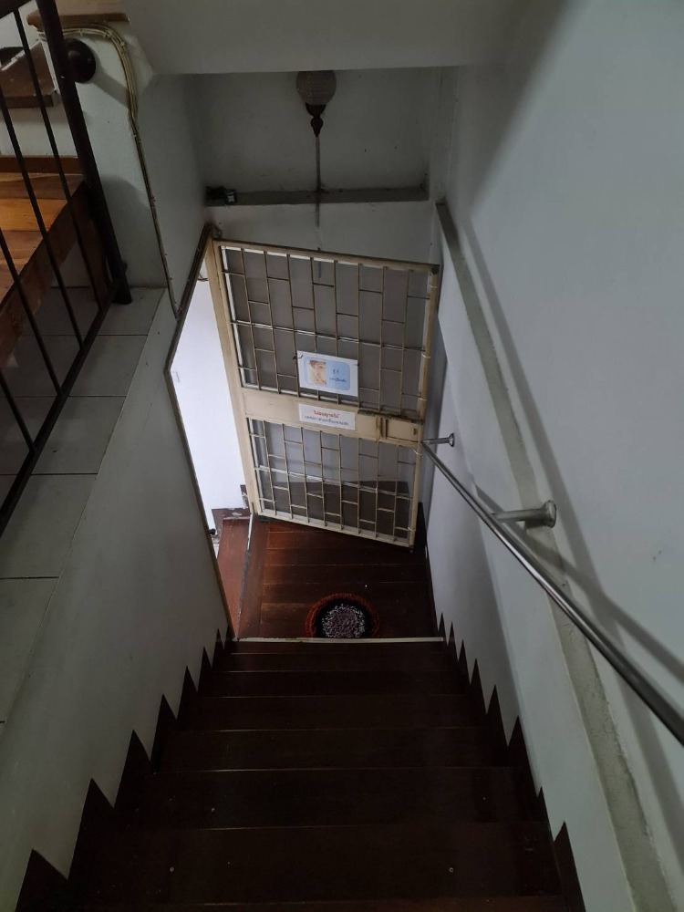 For SaleShop HouseRamkhamhaeng, Hua Mak : Cheap sale, Ramkhamhaeng University dormitory, opposite the Book Center, Ramkhamhaeng University, very good location, Orange Line BTS