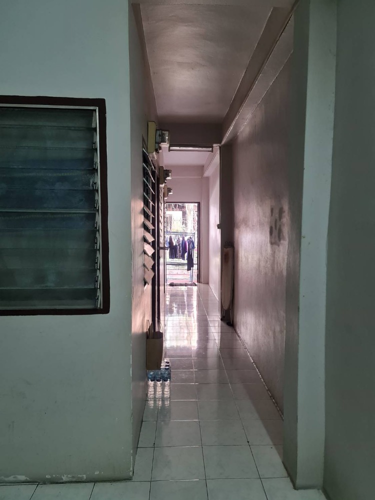 For SaleShop HouseRamkhamhaeng, Hua Mak : Cheap sale, Ramkhamhaeng University dormitory, opposite the Book Center, Ramkhamhaeng University, very good location, Orange Line BTS