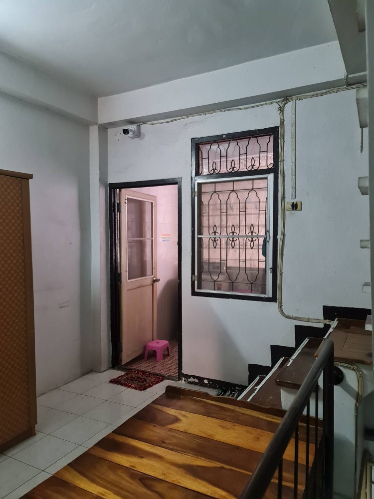 For SaleShop HouseRamkhamhaeng, Hua Mak : Cheap sale, Ramkhamhaeng University dormitory, opposite the Book Center, Ramkhamhaeng University, very good location, Orange Line BTS