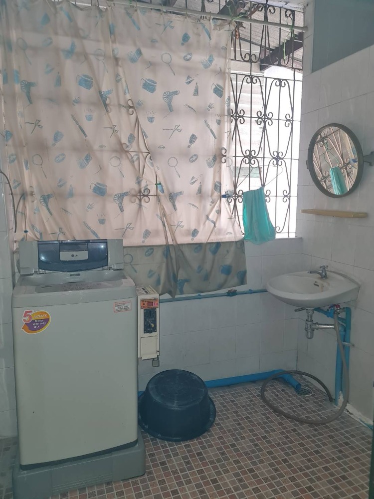 For SaleShop HouseRamkhamhaeng, Hua Mak : Cheap sale, Ramkhamhaeng University dormitory, opposite the Book Center, Ramkhamhaeng University, very good location, Orange Line BTS