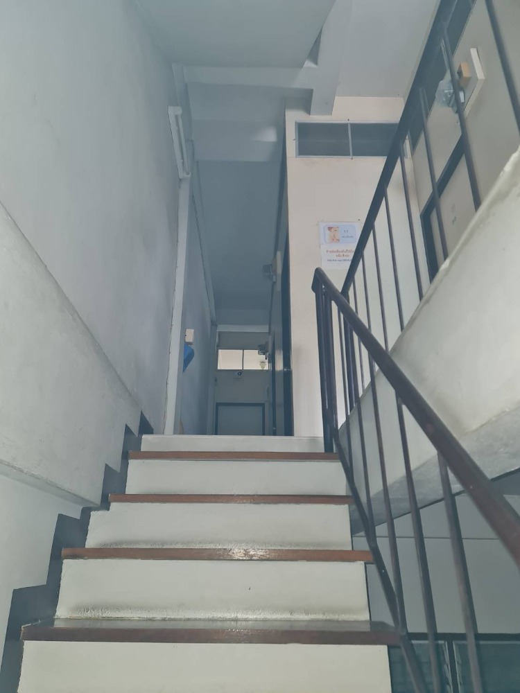 For SaleShop HouseRamkhamhaeng, Hua Mak : Cheap sale, Ramkhamhaeng University dormitory, opposite the Book Center, Ramkhamhaeng University, very good location, Orange Line BTS