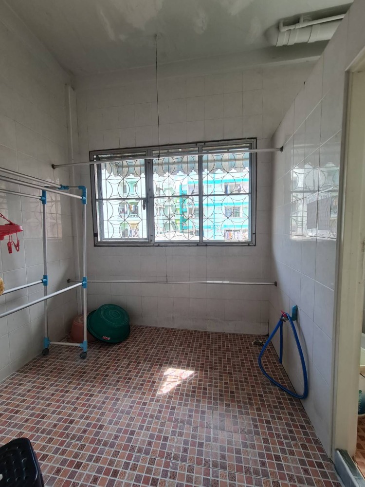 For SaleShop HouseRamkhamhaeng, Hua Mak : Cheap sale, Ramkhamhaeng University dormitory, opposite the Book Center, Ramkhamhaeng University, very good location, Orange Line BTS