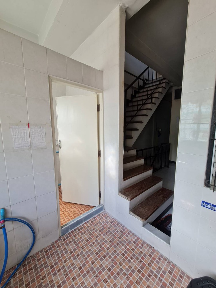 For SaleShop HouseRamkhamhaeng, Hua Mak : Cheap sale, Ramkhamhaeng University dormitory, opposite the Book Center, Ramkhamhaeng University, very good location, Orange Line BTS