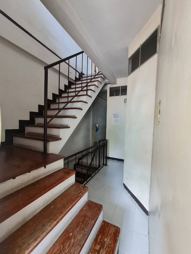 For SaleShop HouseRamkhamhaeng, Hua Mak : Cheap sale, Ramkhamhaeng University dormitory, opposite the Book Center, Ramkhamhaeng University, very good location, Orange Line BTS
