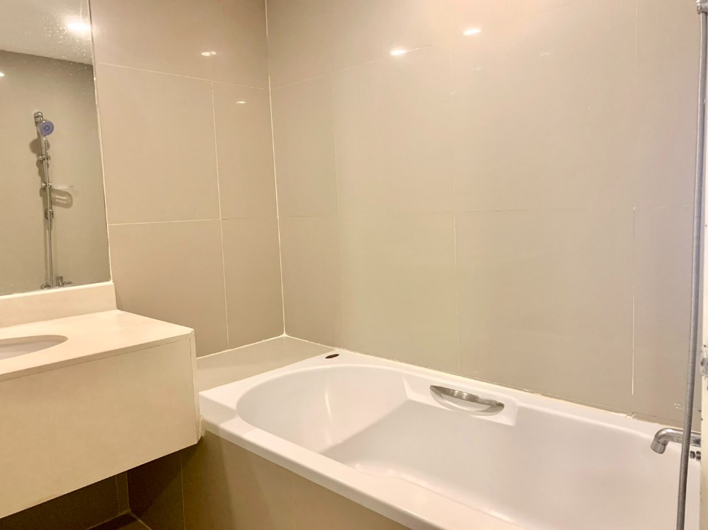 For RentCondoNana, North Nana,Sukhumvit13, Soi Nana : FOR RENT! ✨ Your Perfect City Hub: Stylish Studio at Trendy Condo