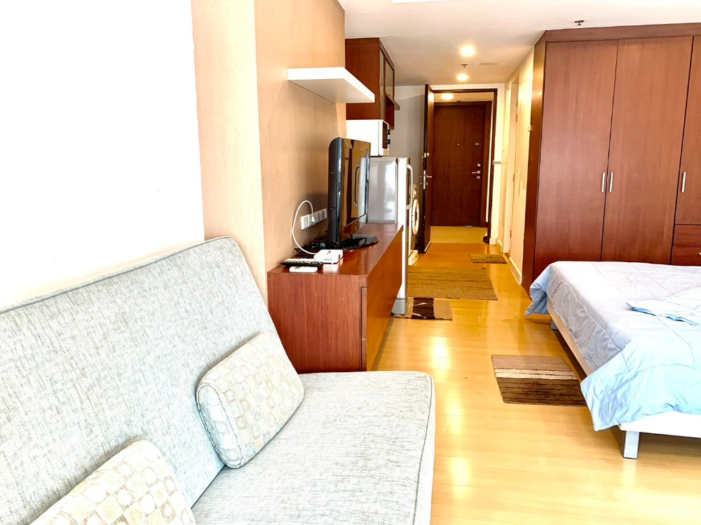 For RentCondoNana, North Nana,Sukhumvit13, Soi Nana : FOR RENT! ✨ Your Perfect City Hub: Stylish Studio at Trendy Condo