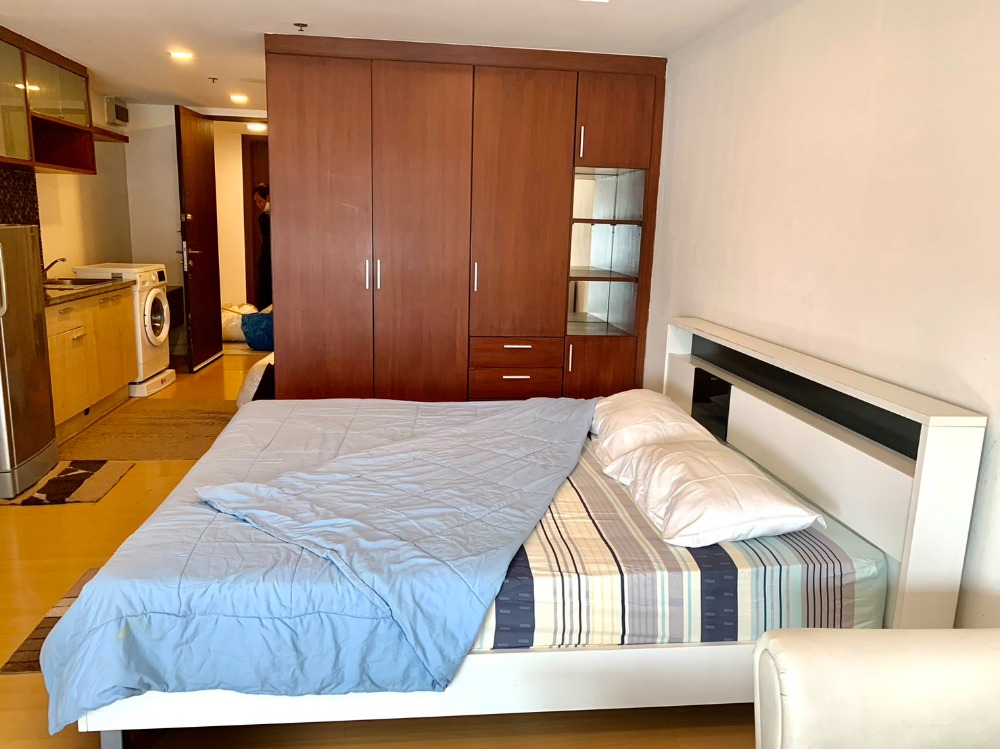 For RentCondoNana, North Nana,Sukhumvit13, Soi Nana : FOR RENT! ✨ Your Perfect City Hub: Stylish Studio at Trendy Condo