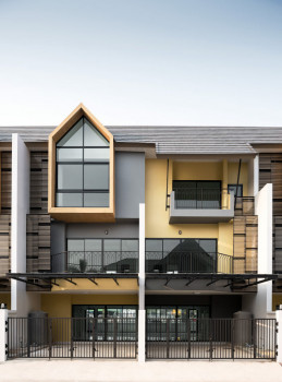 For SaleTownhomeEakachai, Bang Bon : New townhome for sale - Ekachai-Bangbon Road (next to the main road, width 6m. + with free gifts, excellent grade) 31.9 sq.wa. 257 sq.m., suitable for trade +Home Office