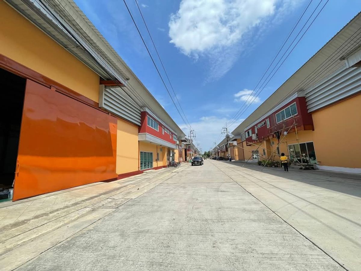 For RentWarehouseMahachai Samut Sakhon : Warehouse/office for rent, Suan Luang Subdistrict, Krathum Baen District, Samut Sakhon Province, area 500-1,200 sq m.
