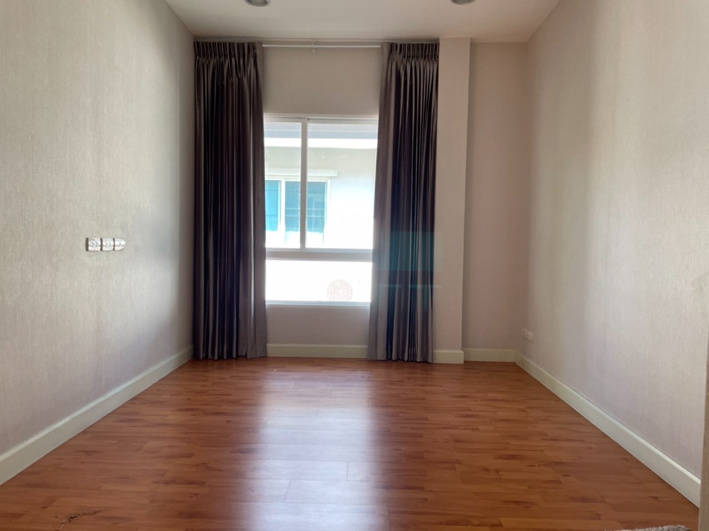 ขายบ้านพุทธมณฑล ศาลายา : ขายบ้านเดี่ยว 2 ชั้น  ม.บางกอกบลูเลอวาร์ด ปิ่นเกล้า-เพชรเกษม  ถ.พุทธมณฑลสาย4  ต.กระทุ่มล้ม  อ.สามพราน  นครปฐม