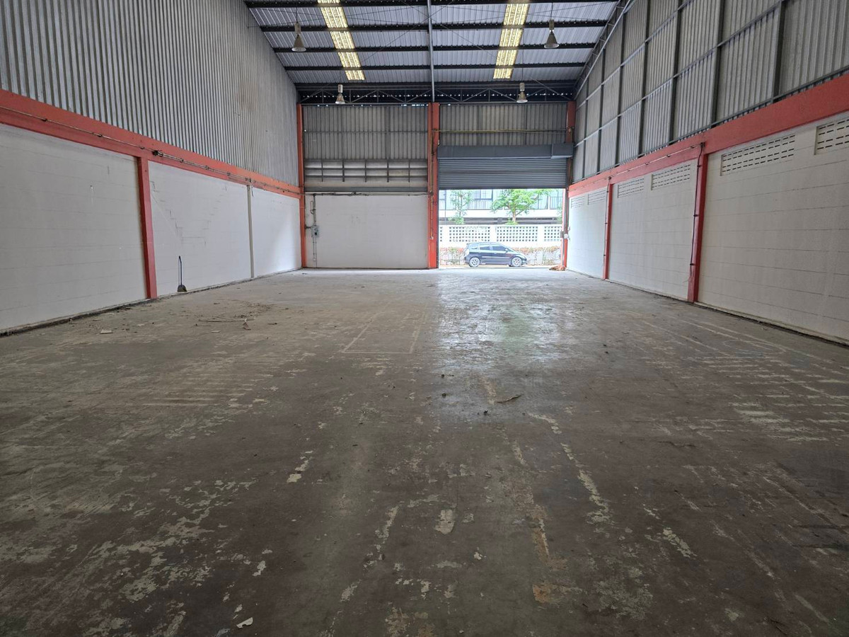 For RentWarehouseRama5, Ratchapruek, Bangkruai : Warehouse for rent 400 sqm. with office in Soi Phra Mae Karun-Srisamarn, Pak Kret, Nonthaburi.