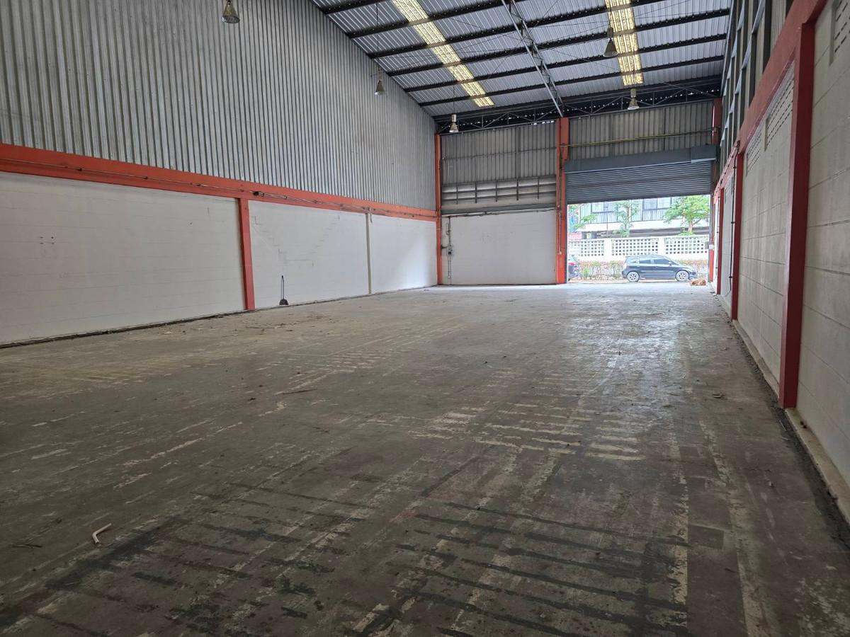 For RentWarehouseRama5, Ratchapruek, Bangkruai : Warehouse for rent 400 sqm. with office in Soi Phra Mae Karun-Srisamarn, Pak Kret, Nonthaburi.