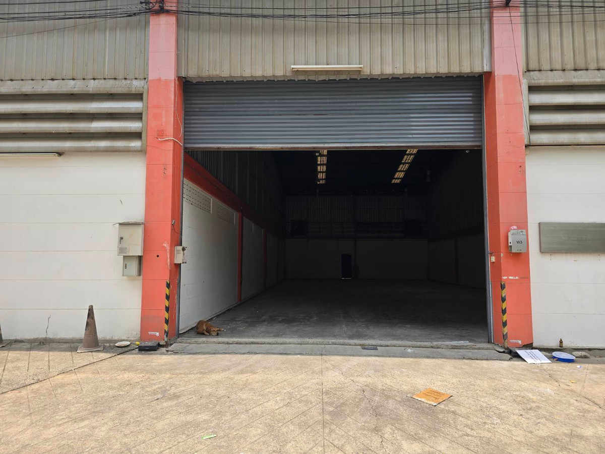 For RentWarehouseRama5, Ratchapruek, Bangkruai : Warehouse for rent 400 sqm. with office in Soi Phra Mae Karun-Srisamarn, Pak Kret, Nonthaburi.