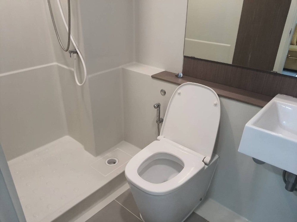 For RentCondoLadprao, Central Ladprao : Condo for rent, The tree Ladprao 15, The tree Ladprao 15, a new condo, fully furnished, ready to move in, near Phayathai BTS station, convenient to travel!
