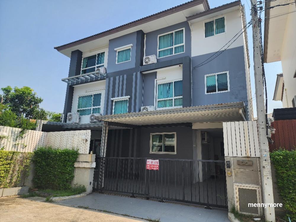 For RentHouseRama5, Ratchapruek, Bangkruai : Single house Ratchaphruek-Rama 5 #4 bedrooms, 5 bathrooms, renting out, very good value, has a walk in closet, en-suite bathroom in almost every room. And there is 1 maids room in the back. Ready to move in and receive a discount from the normal rental pr