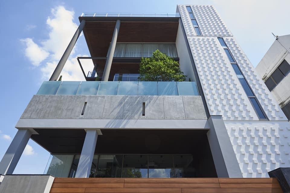For SaleHome OfficeSapankwai,Jatujak : House for sale, semi-home office with swimming pool“ 7-storey house, 7th floor, is a roof deck, can be added, area 99 sq m, usable area 1,245 sq m. Modern luxury style house with private elevator.