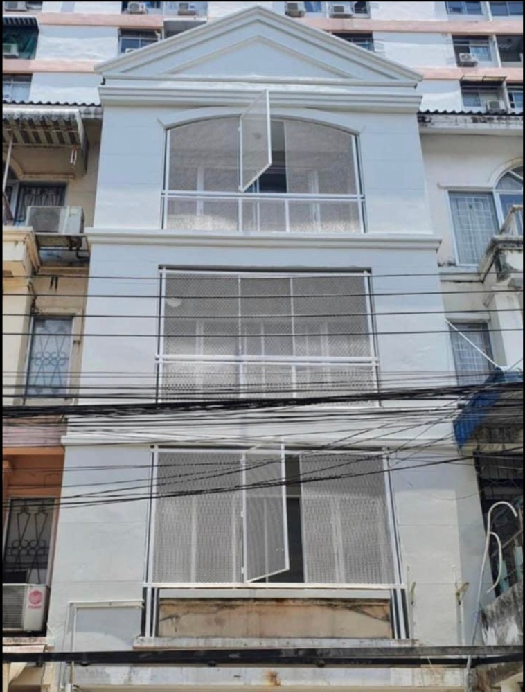 For RentTownhomeOnnut, Udomsuk : LBH0287 For Rent Townhome 4 floors Sukhumvit 101/1 near BTS Punnawithi just 1 minute.