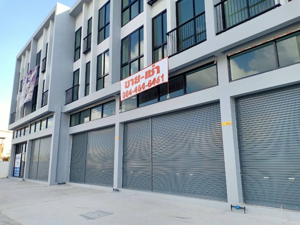 For SaleShop HousePattaya, Bangsaen, Chonburi : 3-storey commercial building for sale, width 5.8 m, opposite Chai Saeng Thong Market, Ban Bueng District, Chonburi Province