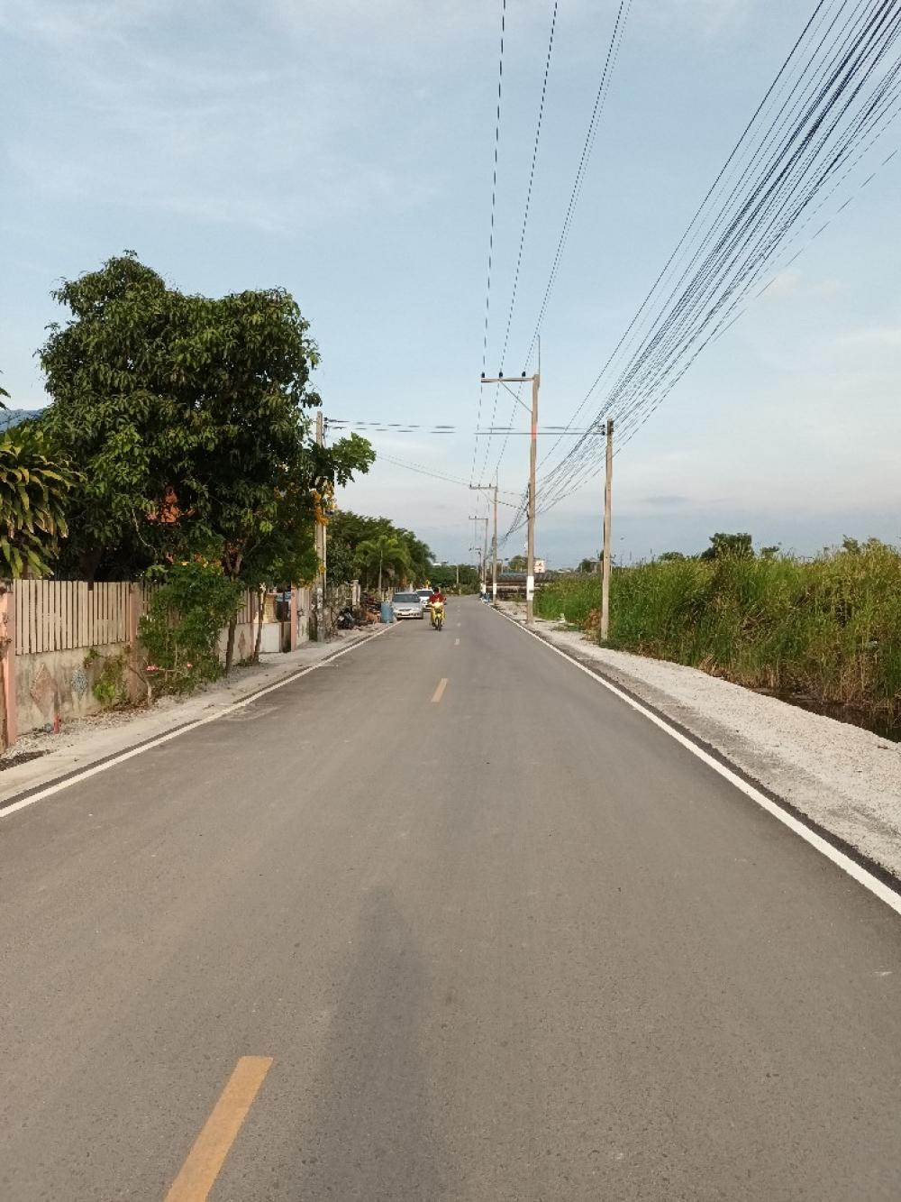 ขายที่ดินฉะเชิงเทรา : ขาย ที่ดินถมแล้ว ฉะเชิงเทรา ถนนสิริโสธร 200 ตร.วา และ 1 ไร่ ฟรีโอน สี่เหลี่ยมสวย