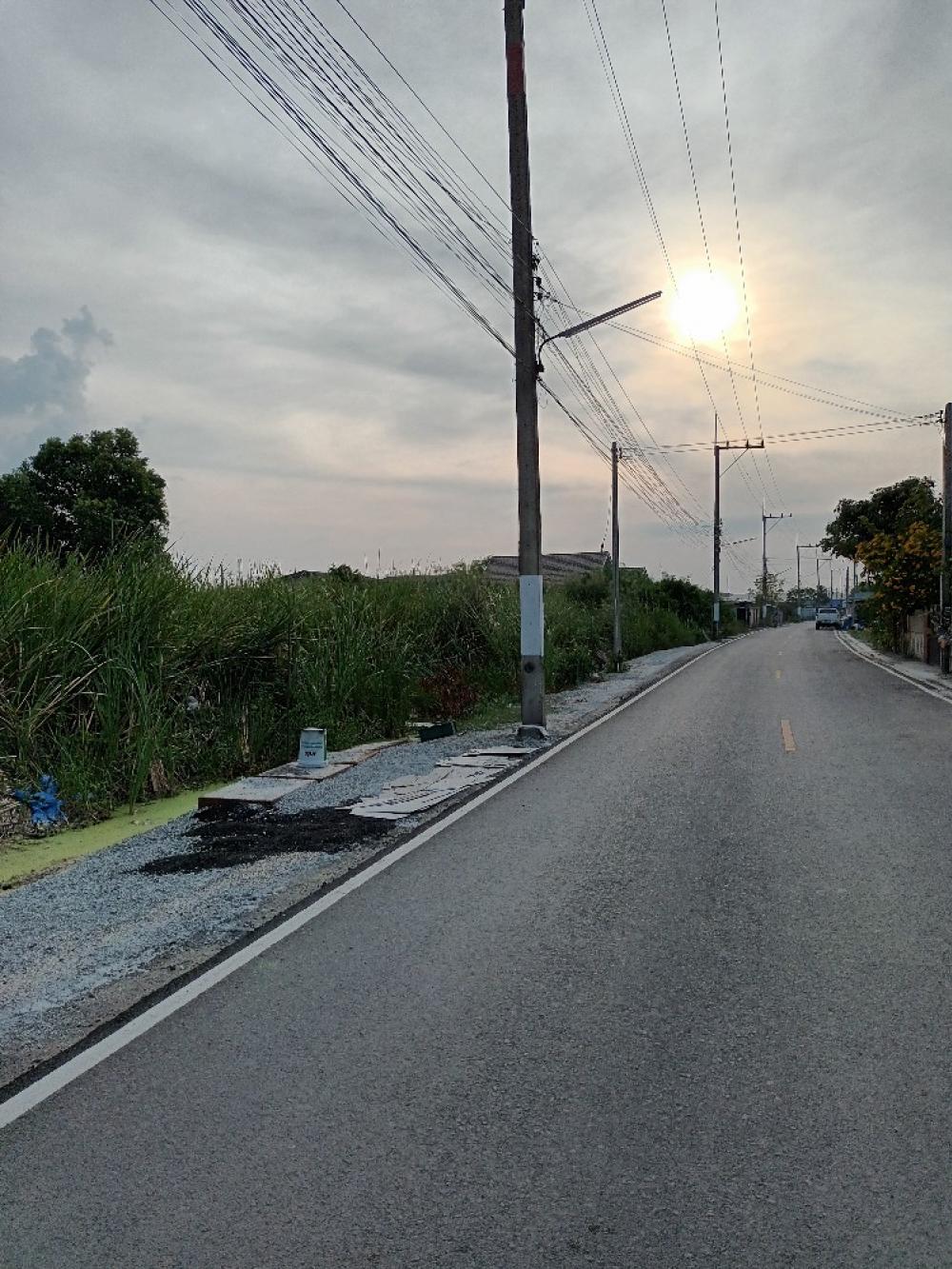 ขายที่ดินฉะเชิงเทรา : ขาย ที่ดินถมแล้ว ฉะเชิงเทรา ถนนสิริโสธร 200 ตร.วา และ 1 ไร่ ฟรีโอน สี่เหลี่ยมสวย