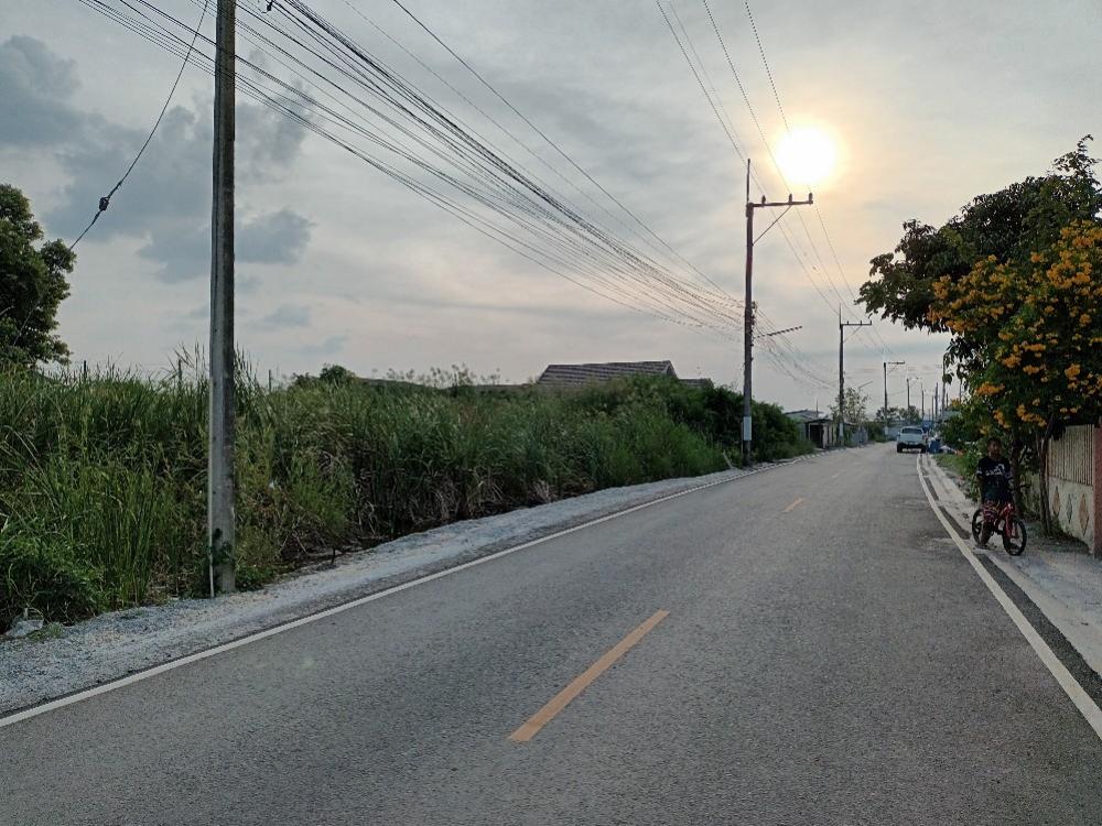 ขายที่ดินฉะเชิงเทรา : ขาย ที่ดินถมแล้ว ฉะเชิงเทรา ถนนสิริโสธร 200 ตร.วา และ 1 ไร่ ฟรีโอน สี่เหลี่ยมสวย