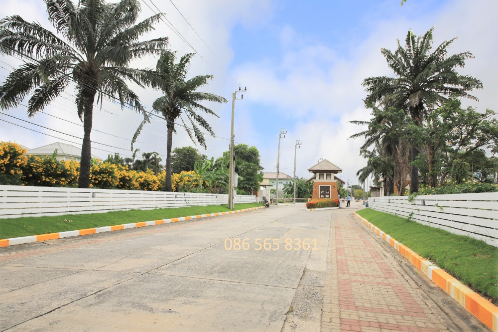 For SaleLandSamut Prakan,Samrong : 📌For Sale !!🔥 Beautiful land for sale. Corner plot ✅ Village 180 Bang Pu Beach House The project is next to the sea. On Sukhumvit Road, area 139.7 sq m., at a great price !!🔥