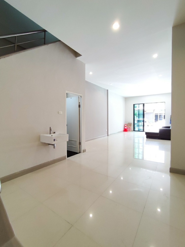 ขายทาวน์โฮมพระราม 2 บางขุนเทียน : ขาย ตึก ทาวน์โฮม 3ชั้น สินทวี ท่าข้าม2 ผ่อนเบาๆ บ้านสวย ไม่มีติดผู้เช่า