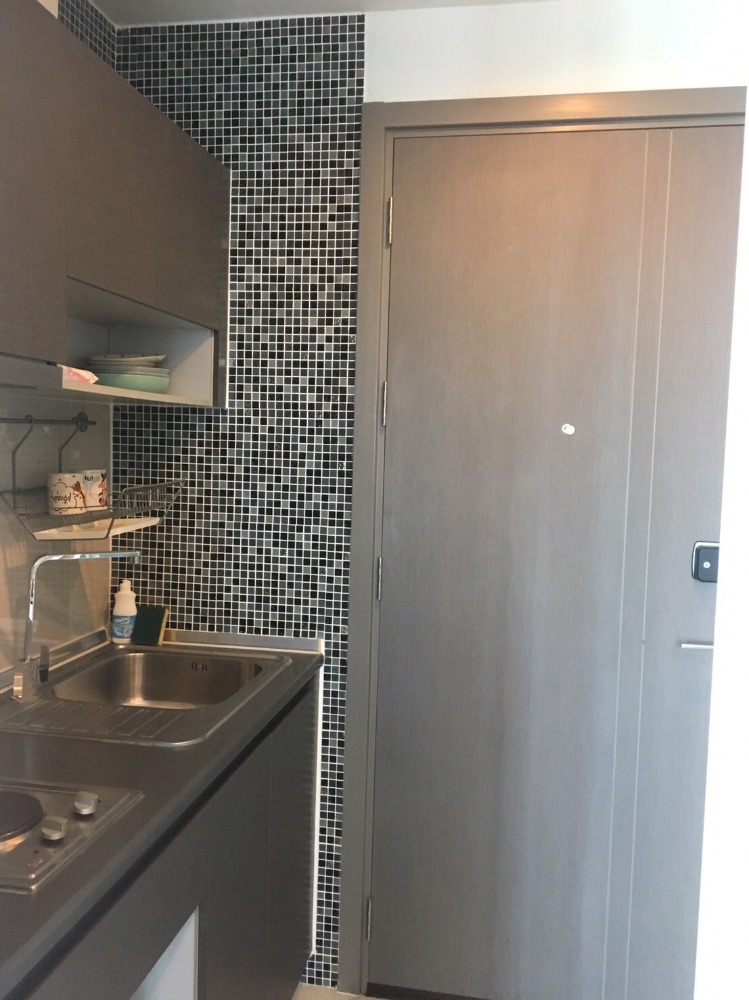 ขายคอนโดพระราม 9 เพชรบุรีตัดใหม่ RCA : S-TB9R121 เดอะเบส พระรามเก้า 26 ตรม. ชั้น 11 กั้นนอน 1.85 ล้าน 064-959-8900