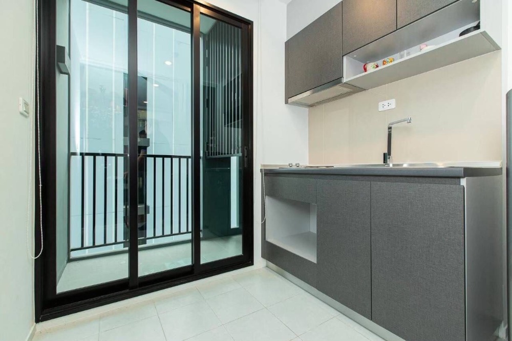 ขายคอนโดพระราม 9 เพชรบุรีตัดใหม่ RCA : S-TB9R125  ขายคอนโด เดอะเบส พระราม9 รามคำแหง, ชั้น 25 แต่งครบ 30 ตรม. 2.3 ล้าน 064-959-8900