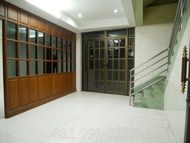 For RentShop HouseRama 8, Samsen, Ratchawat : For rent, commercial building, 3.5 floors, Nang Loeng Intersection, Nakhon Sawan Road, 46.3 sq m., 740 sq m., near Nang Loeng racecourse, near the expressway