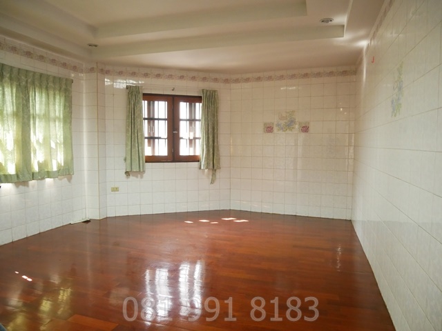 For RentShop HouseRama 8, Samsen, Ratchawat : For rent, commercial building, 3.5 floors, Nang Loeng Intersection, Nakhon Sawan Road, 46.3 sq m., 740 sq m., near Nang Loeng racecourse, near the expressway