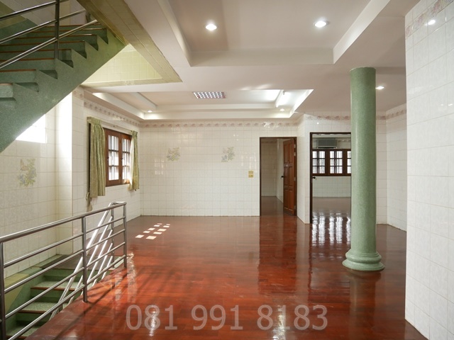 For RentShop HouseRama 8, Samsen, Ratchawat : For rent, commercial building, 3.5 floors, Nang Loeng Intersection, Nakhon Sawan Road, 46.3 sq m., 740 sq m., near Nang Loeng racecourse, near the expressway