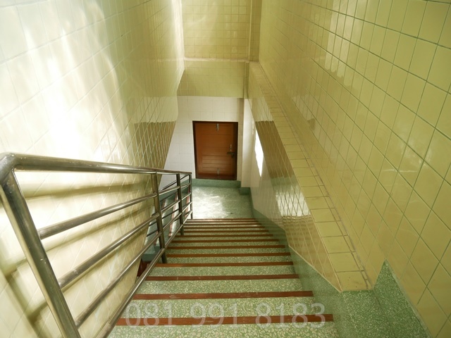 For RentShop HouseRama 8, Samsen, Ratchawat : For rent, commercial building, 3.5 floors, Nang Loeng Intersection, Nakhon Sawan Road, 46.3 sq m., 740 sq m., near Nang Loeng racecourse, near the expressway