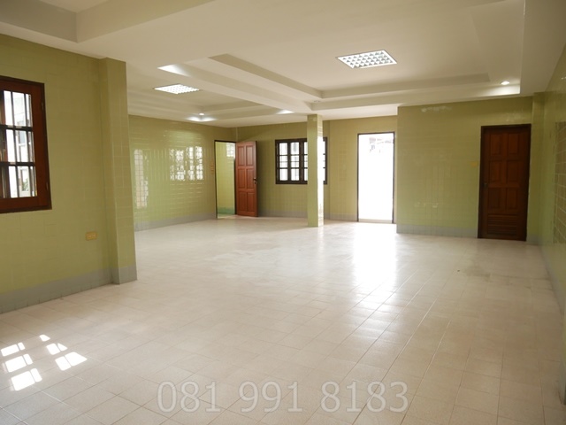 For RentShop HouseRama 8, Samsen, Ratchawat : For rent, commercial building, 3.5 floors, Nang Loeng Intersection, Nakhon Sawan Road, 46.3 sq m., 740 sq m., near Nang Loeng racecourse, near the expressway