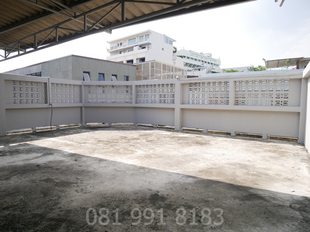 For RentShop HouseRama 8, Samsen, Ratchawat : For rent, commercial building, 3.5 floors, Nang Loeng Intersection, Nakhon Sawan Road, 46.3 sq m., 740 sq m., near Nang Loeng racecourse, near the expressway