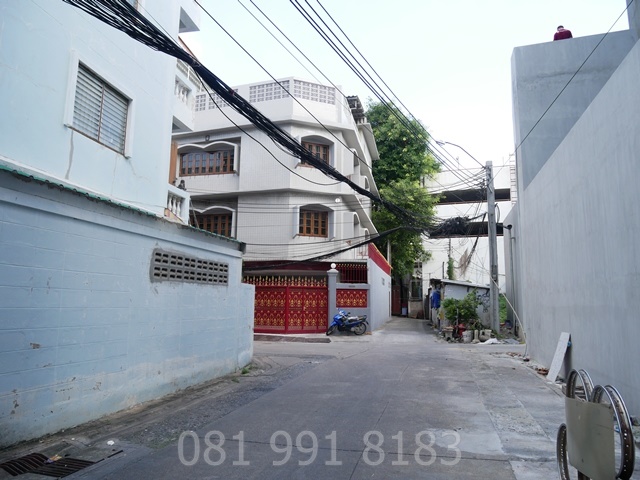 For RentShop HouseRama 8, Samsen, Ratchawat : For rent, commercial building, 3.5 floors, Nang Loeng Intersection, Nakhon Sawan Road, 46.3 sq m., 740 sq m., near Nang Loeng racecourse, near the expressway