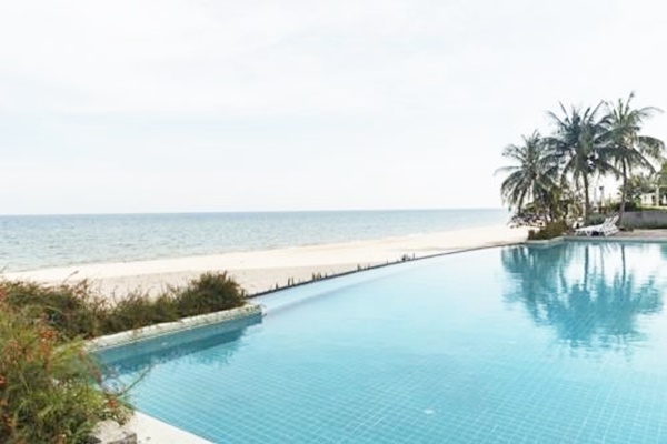 ขายคอนโดชะอำ เพชรบุรี : ขาย คอนโดติดทะเล บ้านเพลินทะเล ชะอํา มีหาดส่วนตัว 99 ตร.ม. 2 ห้องนอน ชั้น 4 ห้องมุม เฟอร์นิเจอร์ครบ พร้อมอยู่