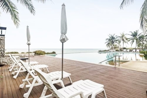 ขายคอนโดชะอำ เพชรบุรี : ขาย คอนโดติดทะเล บ้านเพลินทะเล ชะอํา มีหาดส่วนตัว 99 ตร.ม. 2 ห้องนอน ชั้น 4 ห้องมุม เฟอร์นิเจอร์ครบ พร้อมอยู่