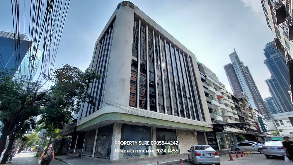 ให้เช่าอาคารพาณิชย์สุขุมวิท อโศก ทองหล่อ : Commercial Building for Rent ให้เช่าอาคารพาณิชย์ 6 ชั้น จำนวน 4 คูหาติดกัน พื้นที่ใช้สอย 1,400 ตารางเมตร  หัวมุมติดถนนเอกมัย  ห่างจาก BTS เอกมัยเพียง 200 เมตร