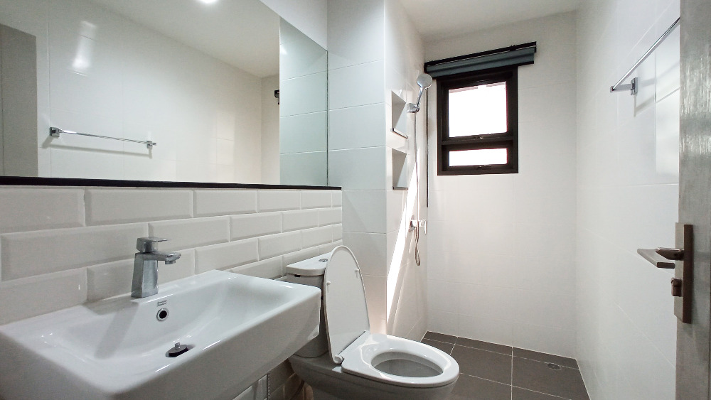 For SaleHouseLadkrabang, Suwannaphum Airport : Very beautiful house!! Life Bangkok Boulevard, Wongwaen-Rama 9, For sale with tenant