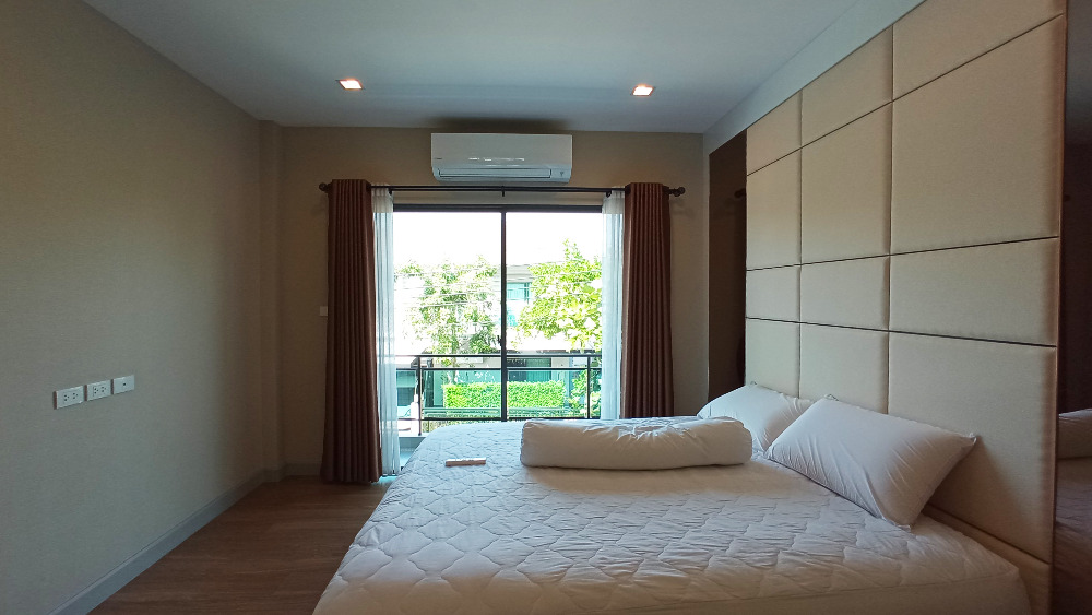 For SaleHouseLadkrabang, Suwannaphum Airport : Very beautiful house!! Life Bangkok Boulevard, Wongwaen-Rama 9, For sale with tenant