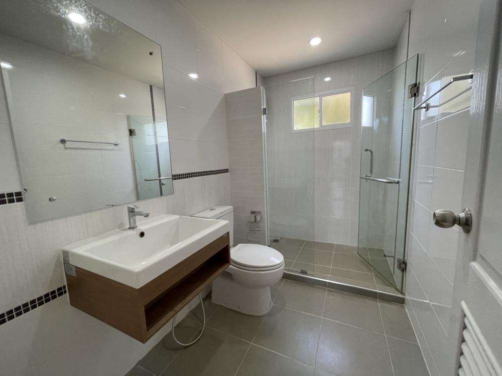 ให้เช่าบ้านพัฒนาการ ศรีนครินทร์ : ให้เช่าบ้านเดี่ยว ภัสสร เพรจทิส ลุกซ์ พัฒนาการ 38 มี 5 ห้องนอน