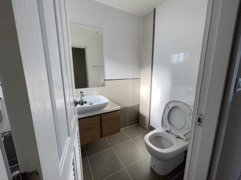 ให้เช่าบ้านพัฒนาการ ศรีนครินทร์ : ให้เช่าบ้านเดี่ยว ภัสสร เพรจทิส ลุกซ์ พัฒนาการ 38 มี 5 ห้องนอน