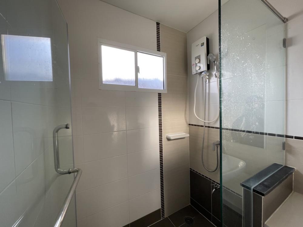 ให้เช่าบ้านพัฒนาการ ศรีนครินทร์ : ให้เช่าบ้านเดี่ยว ภัสสร เพรจทิส ลุกซ์ พัฒนาการ 38 มี 5 ห้องนอน