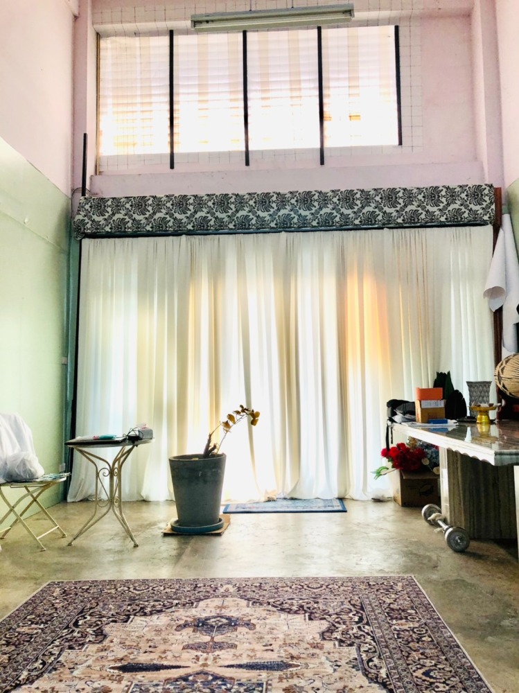 For RentShop HousePinklao, Charansanitwong : 1st floor and mezzanine for rent Commercial building, wide front, good location, with air conditioner + furniture, can make a shop front, office, can live in, has a wide parking lot