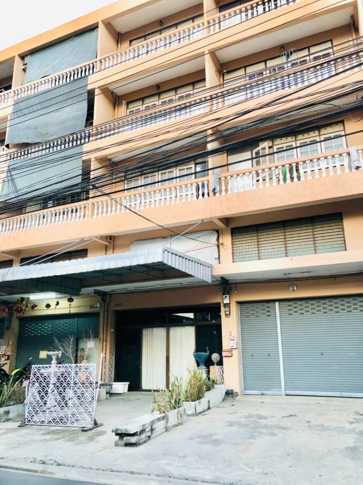 For RentShop HousePinklao, Charansanitwong : 1st floor and mezzanine for rent Commercial building, wide front, good location, with air conditioner + furniture, can make a shop front, office, can live in, has a wide parking lot