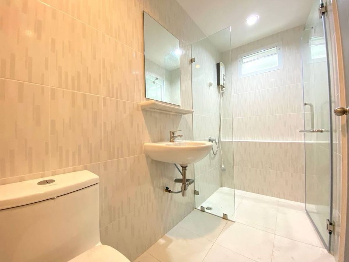 ให้เช่าบ้านพัฒนาการ ศรีนครินทร์ : ให้เช่าบ้านเดี่ยว ภัสสร เพรจทิส ลุกซ์ พัฒนาการ 38 มี 5 ห้องนอน